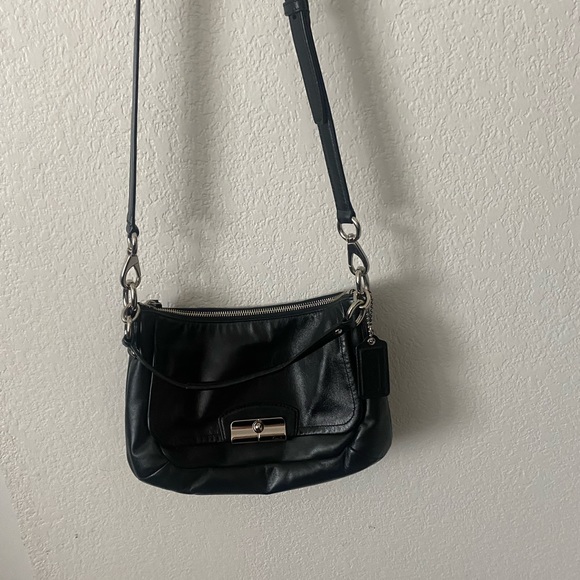 Coach Crossbody Bag Black with Pink lining - Picture 4 of 7